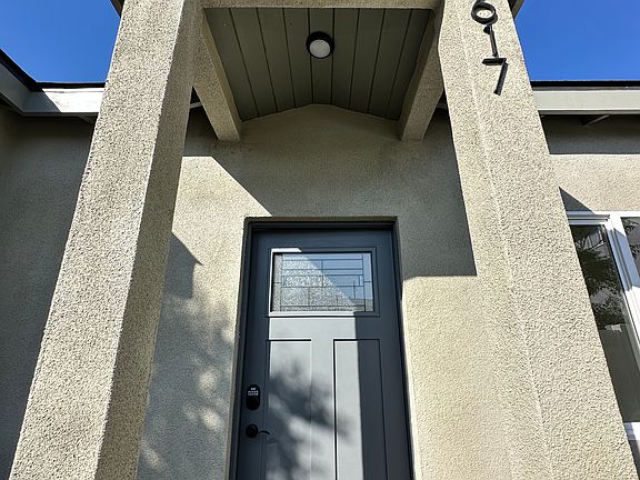 9 foot ceiling and south facing