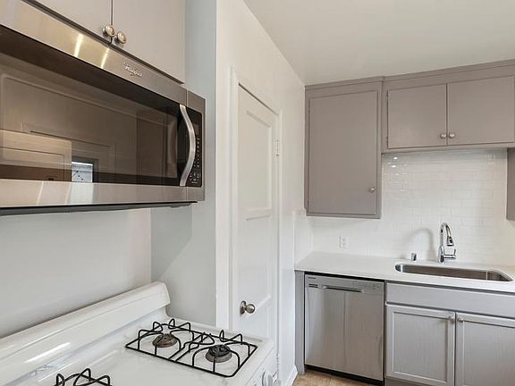 3rd image of 1332 Oak St APT 2