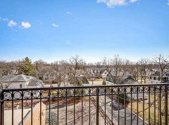 5th image of 10 N Lake St APT 415