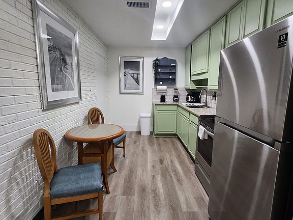 5th image of 7213 N Himes Ave