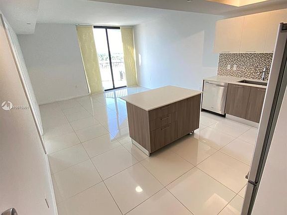 3rd image of 5300 Paseo Dr #406