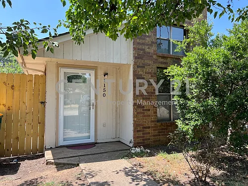 1150 Suburban St Photo 1