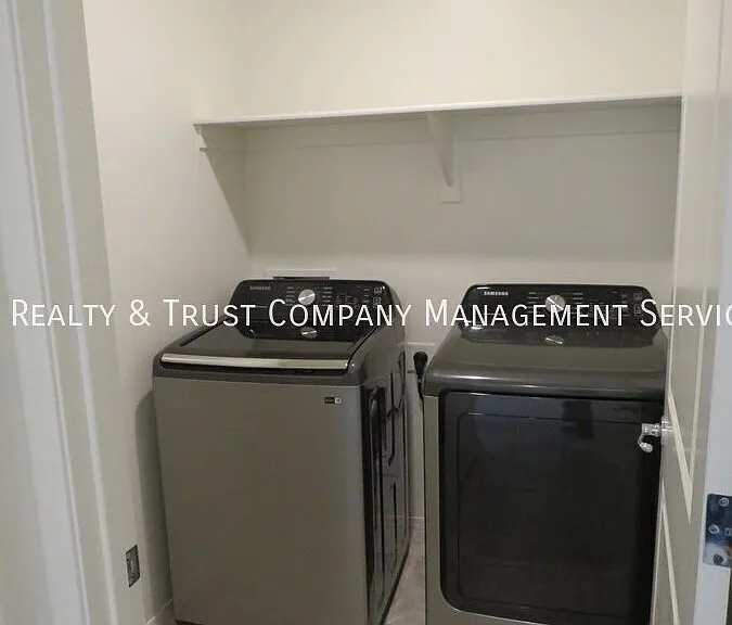 145 E Manor View Rd — Photo 12