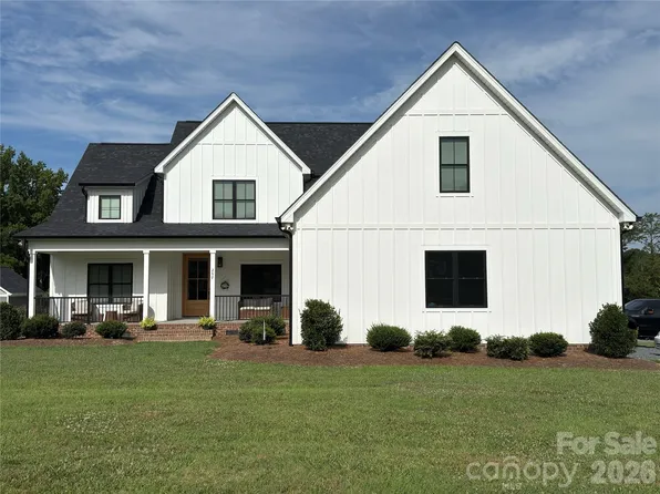 257 Glenwood Dr, Oakboro, NC 28129