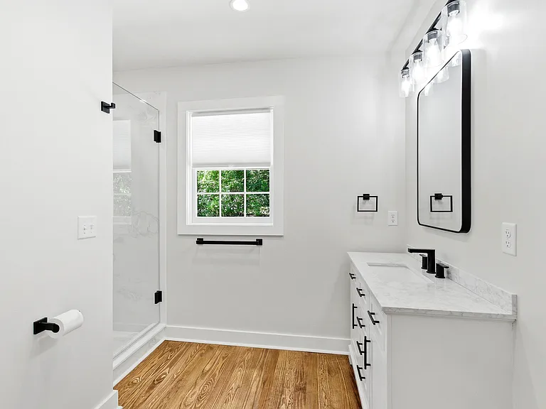 413 Meritta Ave — Photo 16