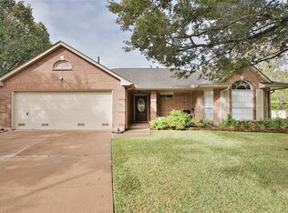 2703 N Larkspur Cir, Pearland, TX 77584