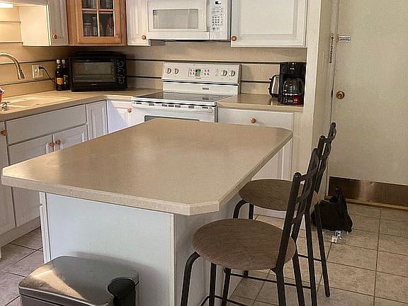 5th image of 1249 Lakeshore Dr APT 140