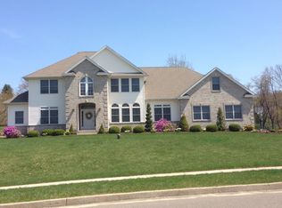 12 Copper Beech Dr, Middletown, CT 06457