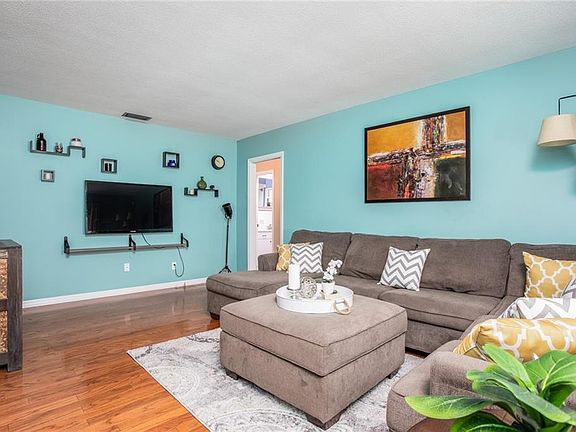 3rd image of 332 Beckett Ct