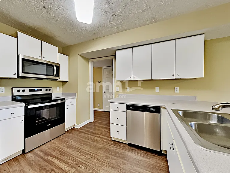 1801 Antebellum Dr — Photo 3