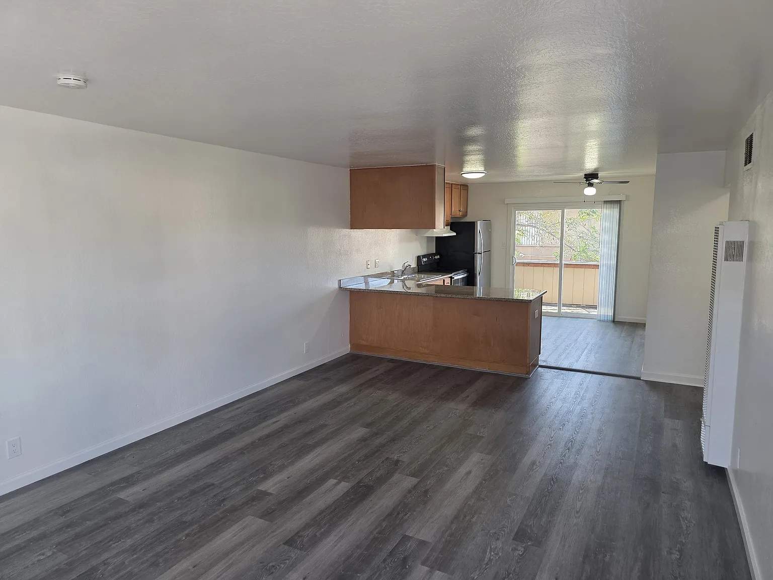 2 bed, 850 sqft, $2,470 — Photo 2