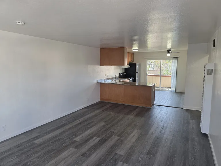 27070 Manon Ave #6 — Photo 2
