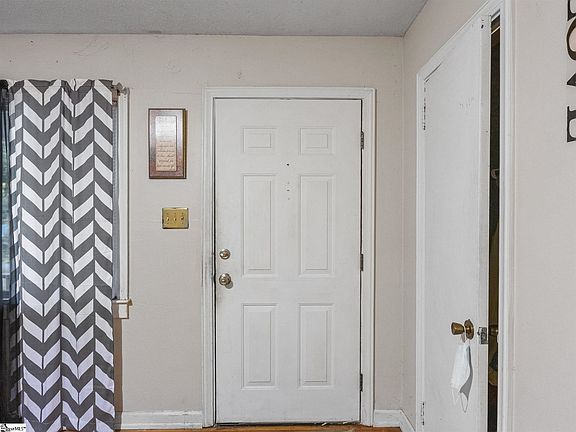 5th image of 317 Dogwood St