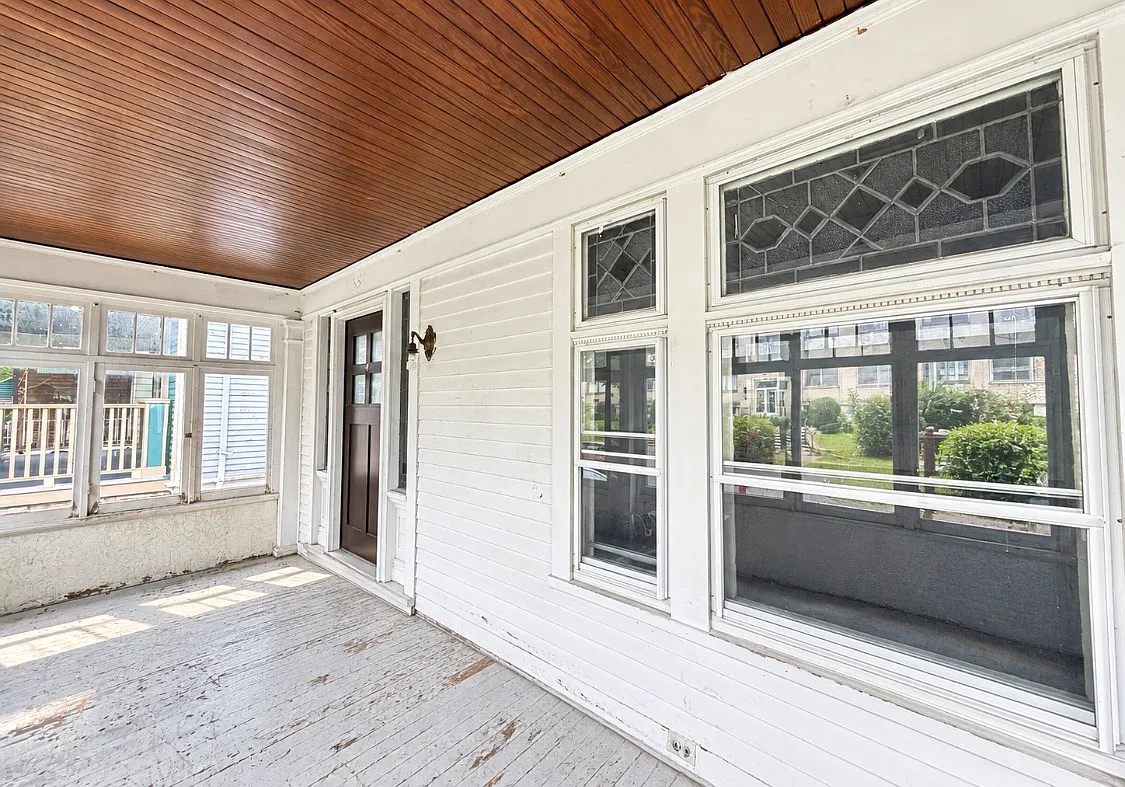 4 bed, 1868 sqft, $2,200 — Photo 2