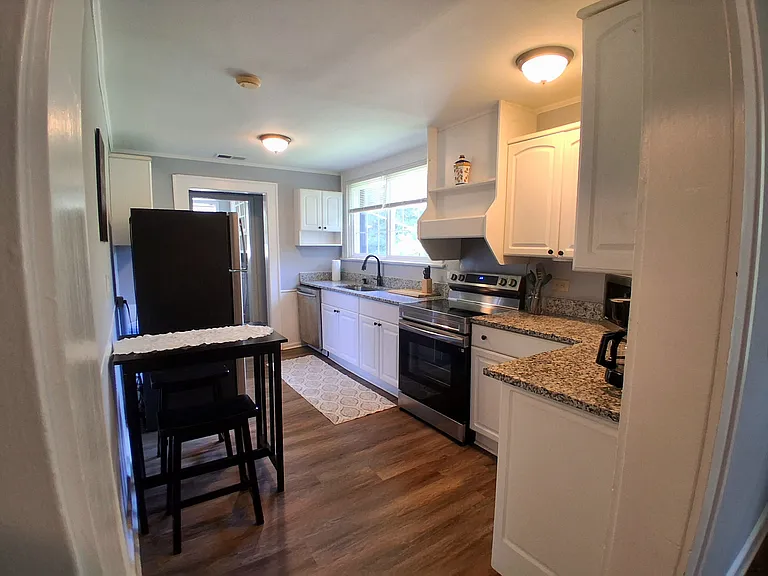 506 Pinckney St — Photo 8