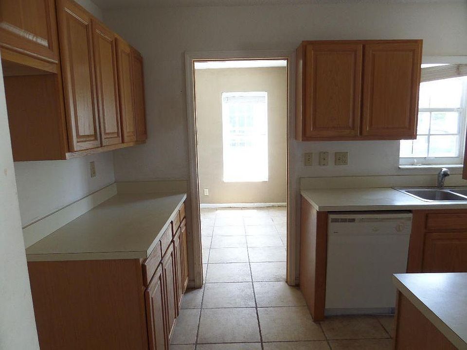 2nd image of 905 10th St