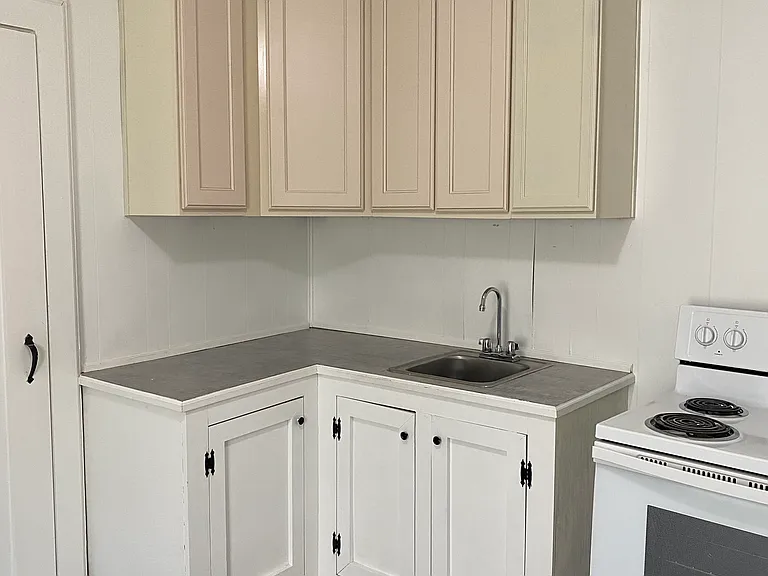 424 Greensboro St #1 — Photo 6