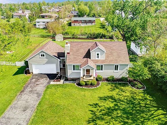 2nd image of 3942 Fieldcrest Dr
