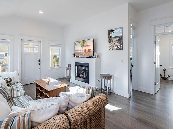Family Room w/ Fireplace