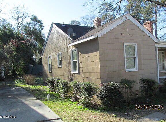 3rd image of 906 Glenn Street