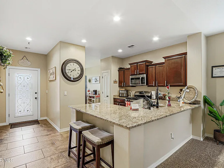 13558 Lawkland St — Photo 2