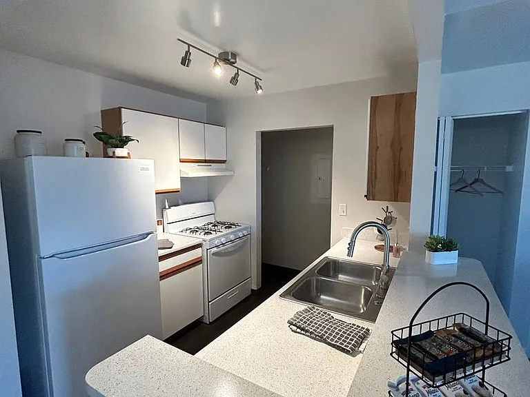 Fountain Park Apartments — Photo 46