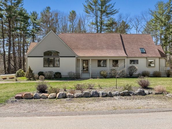 3 Christopher Ln, Hanson, MA 02341