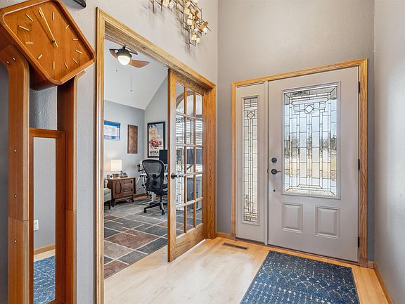 4th image of 701 Ravenwood Ct