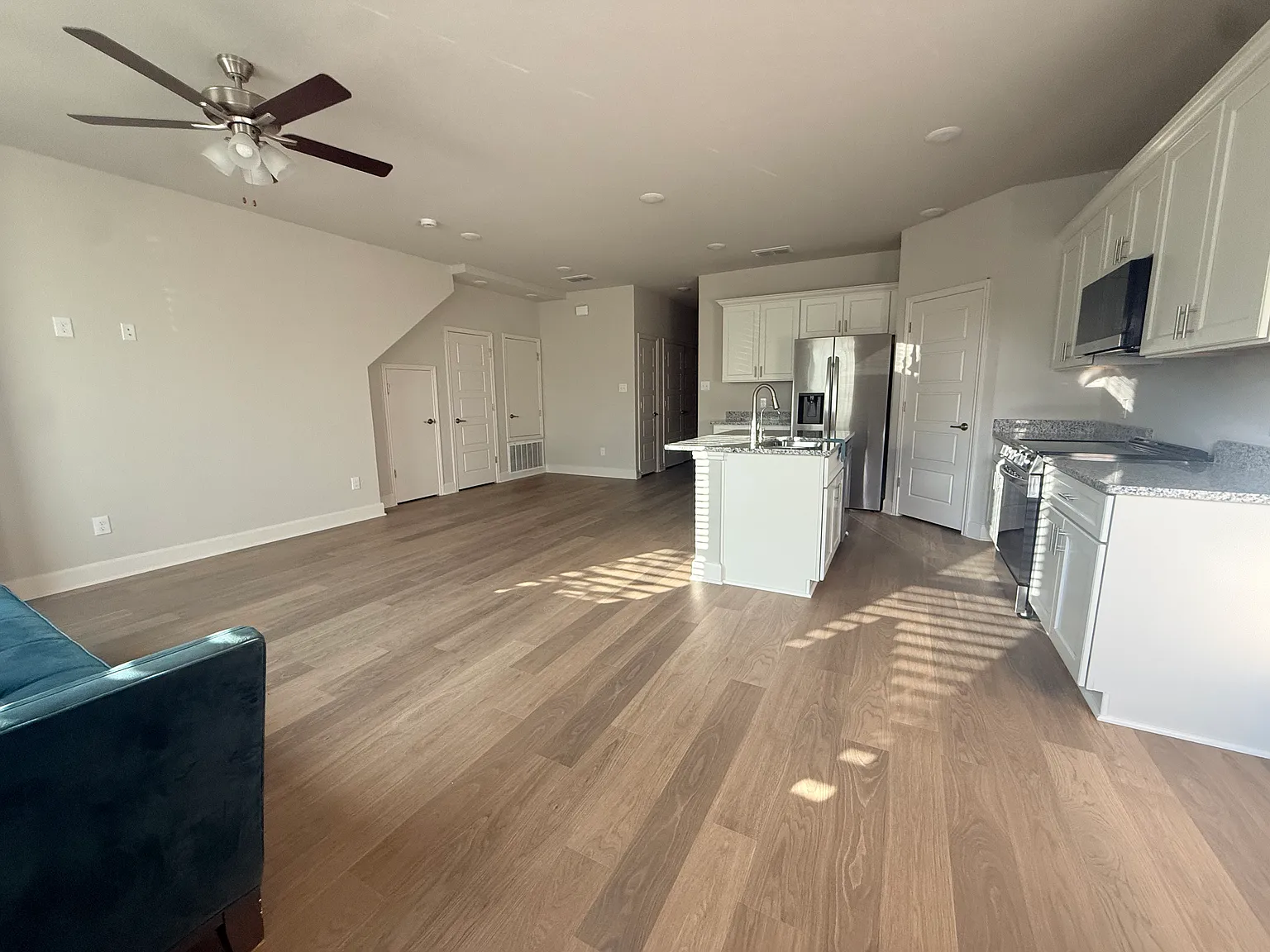 3 bed, 2526 sqft, $1,800 — Photo 2