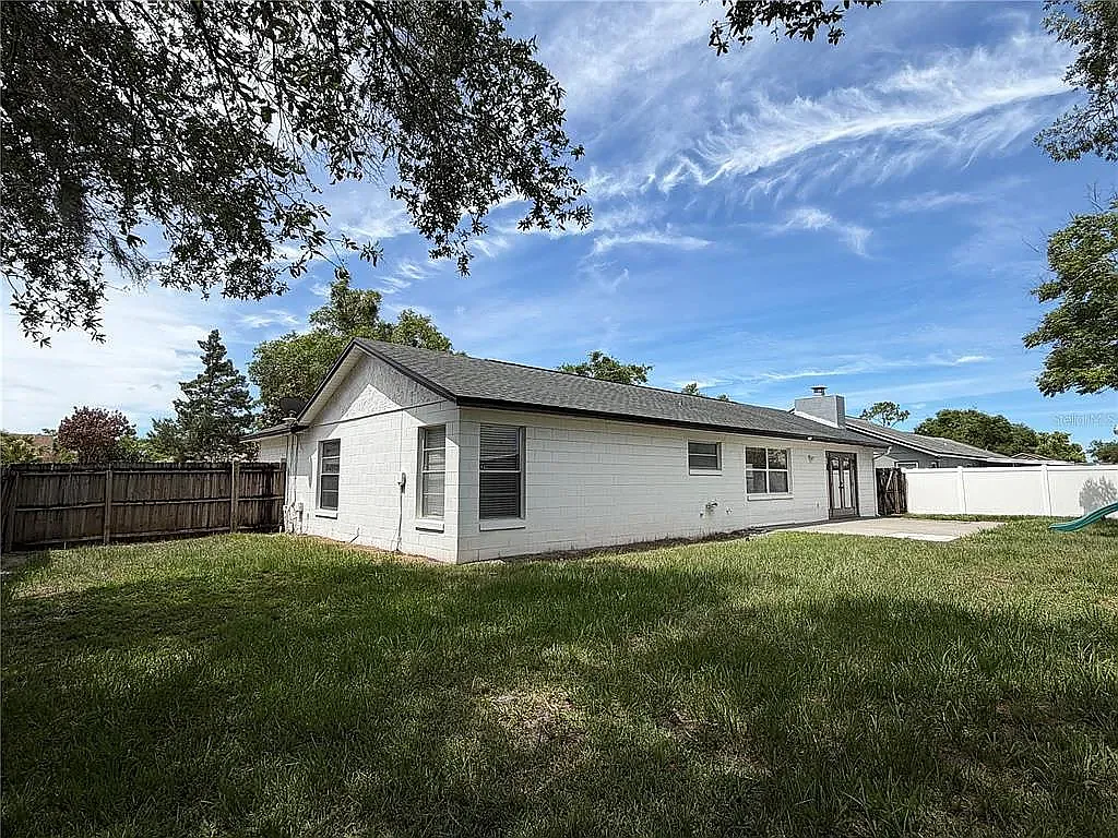 3 bed, 1464 sqft, $2,425 — Photo 2