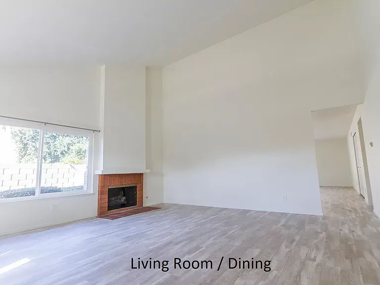 966 Goldenrod Dr — Photo 3