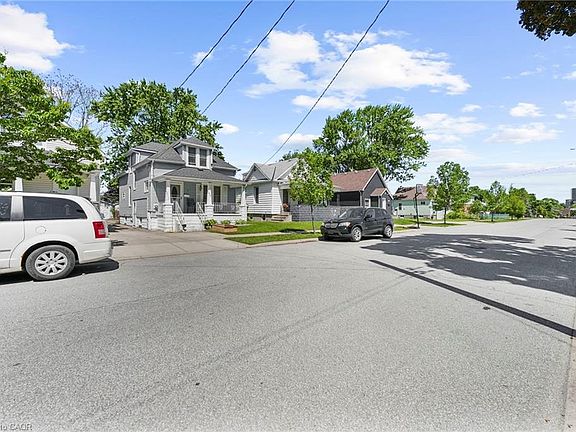 3rd image of 433 Lydia St