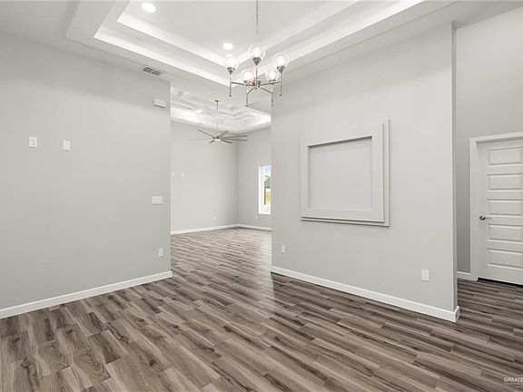 4th image of 316 Catalina Ave
