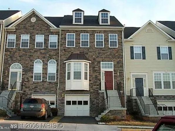 825 Bluefield Sq NE