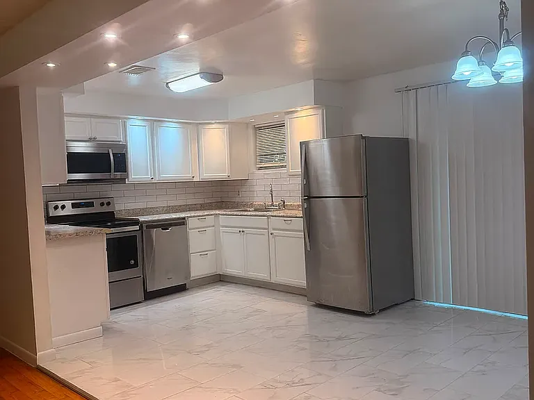 2824 Helen St — Photo 2