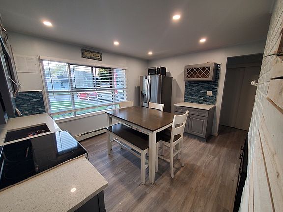 3rd image of 108 Red Maple Dr N