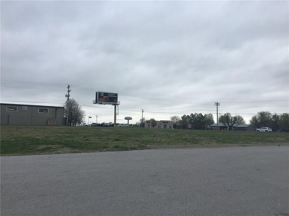2nd image of E Robinson Ave