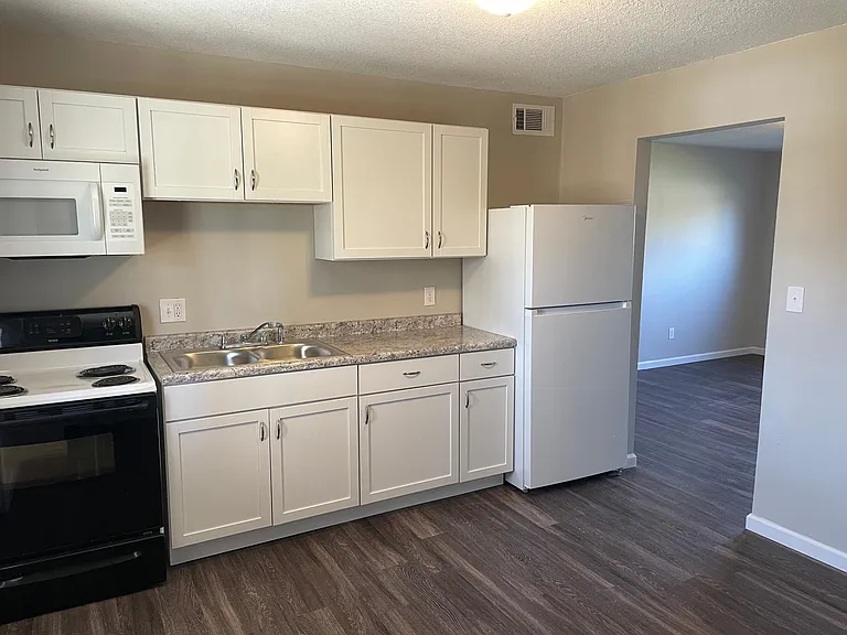 222 Shari Dr — Photo 2