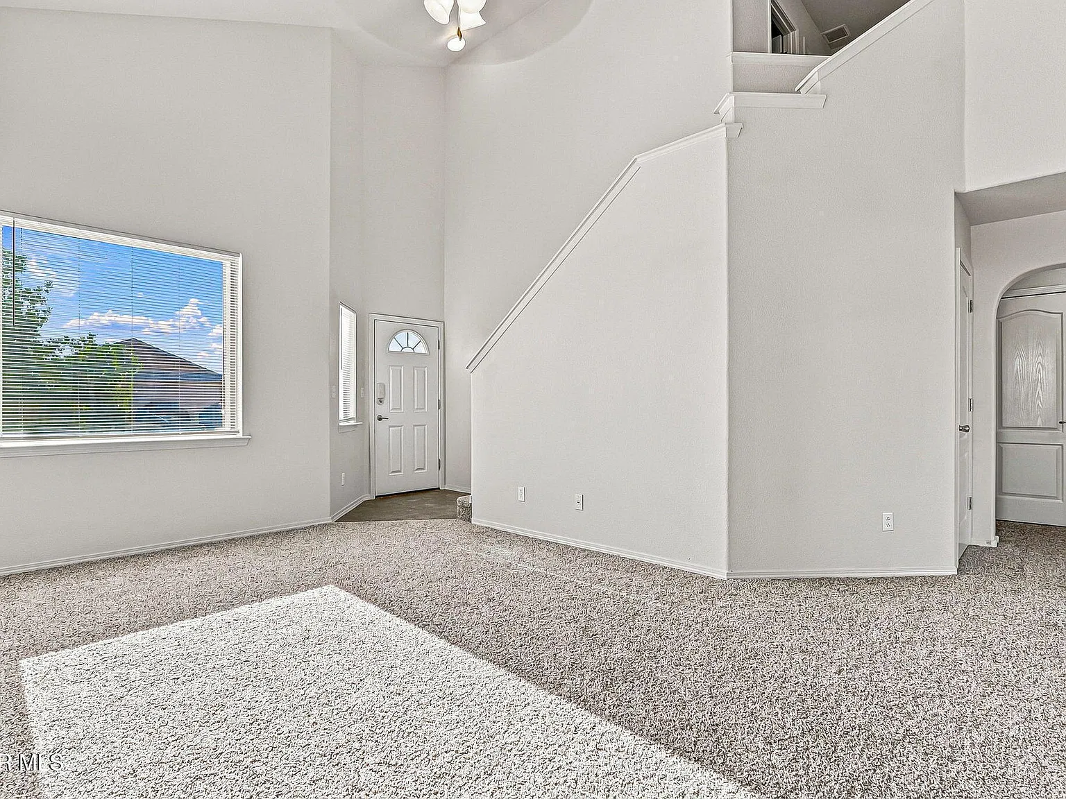 4 bed, 2.5 bath, 1913 sqft, $1,975 — Photo 4