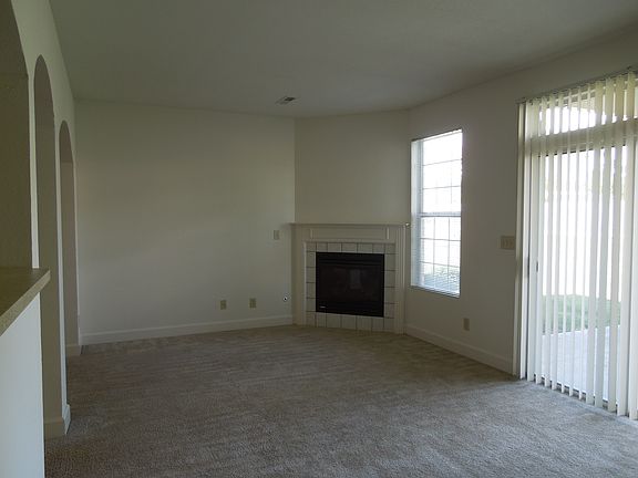 5th image of 2489 Edgewater Dr APT 5