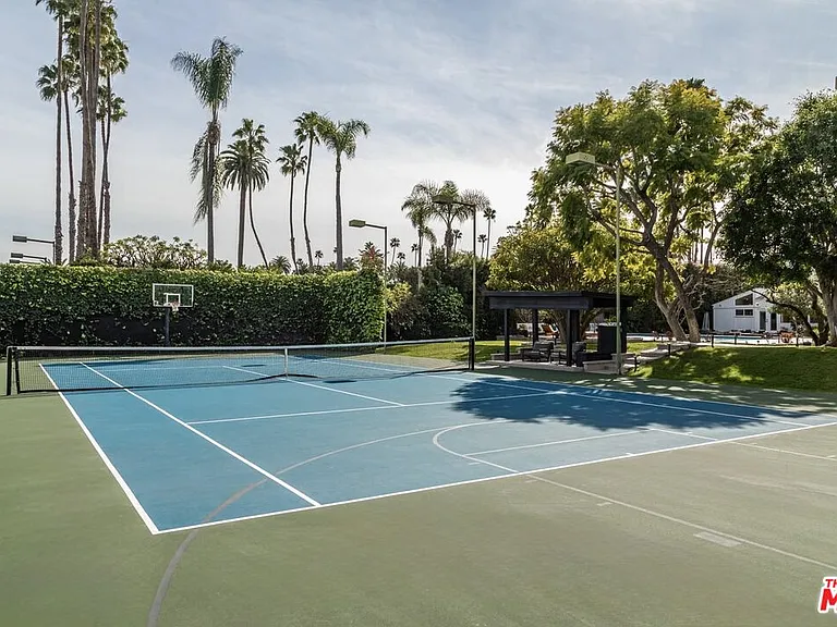 624 N Beverly Dr — Photo 40