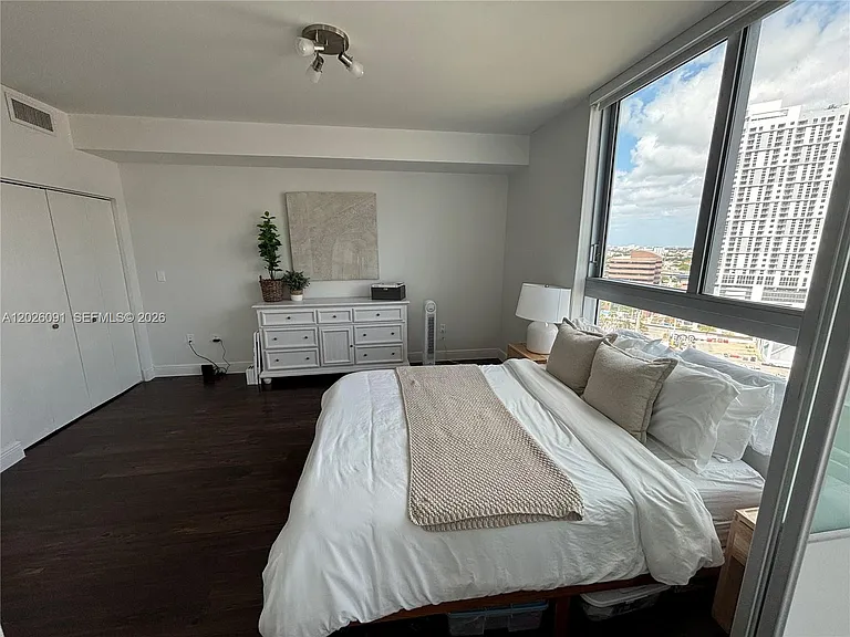 90 SW 3rd St #1705 — Photo 9