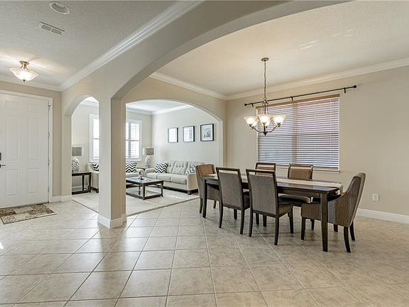 3rd image of 3835 Evergreen Oaks Dr