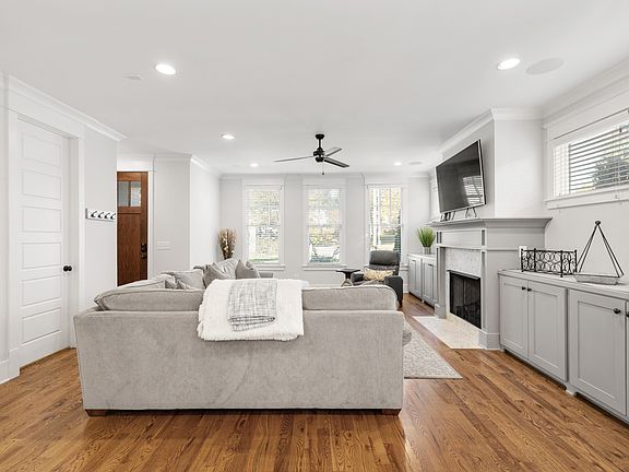 4th image of 843 Clayton Ave