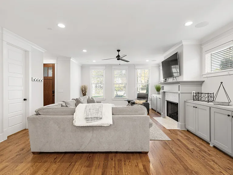 843 Clayton Ave — Photo 4