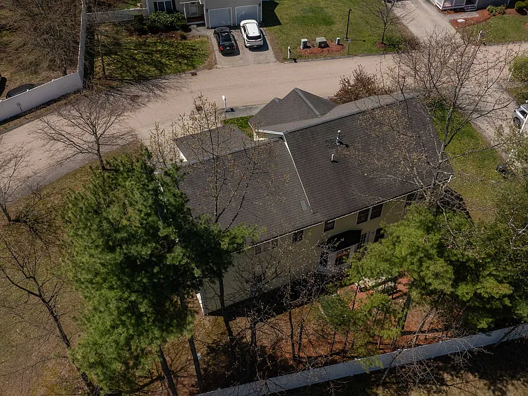 2 Lowther Pl — Photo 43