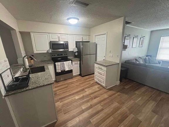 3rd image of 364 NW Airoso Blvd
