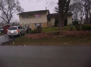 4418 W Ramble Rd, McHenry, IL 60050