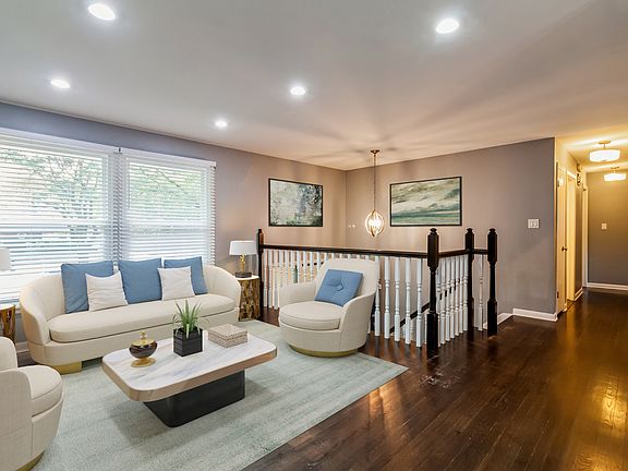 4th image of 1701 Park Dr
