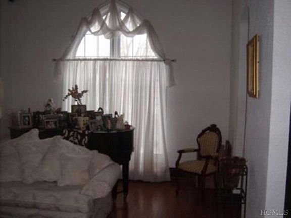2nd image of 108 Parkway S
